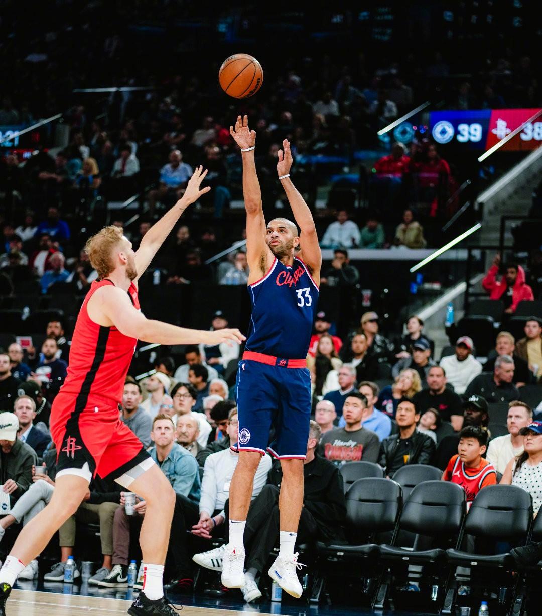 莱昂纳德复出,快船迎来重要支援 莱昂纳德复出,快船迎来重要支援