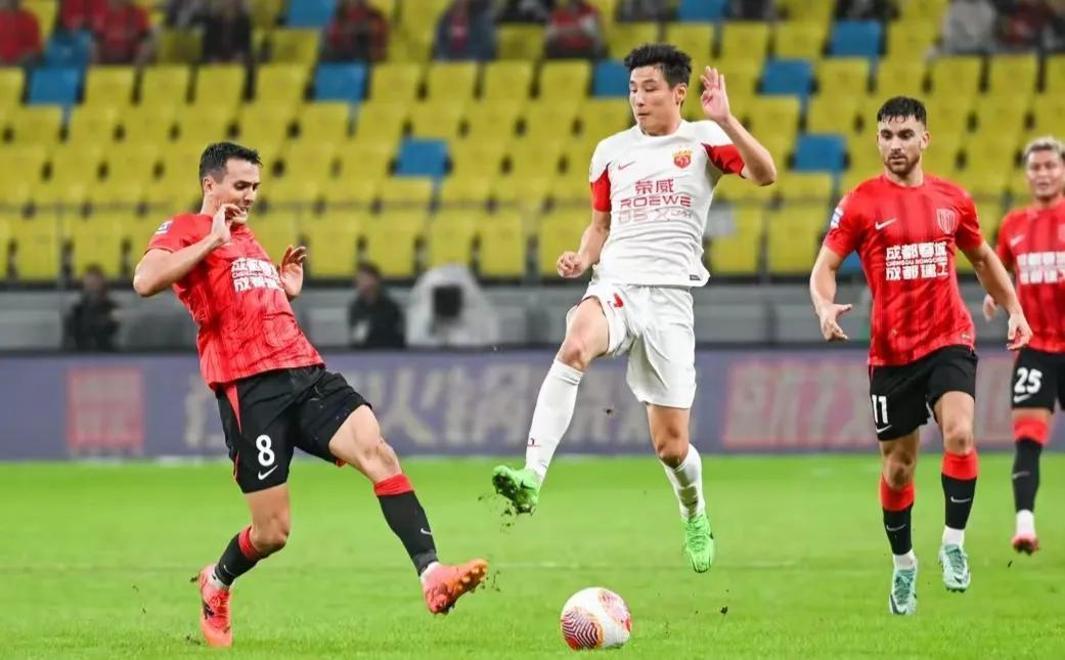 关于上海足球俱乐部新援表现抢眼,助球队取得胜利的信息 关于上海足球俱乐部新援表现抢眼,助球队取得胜利的信息