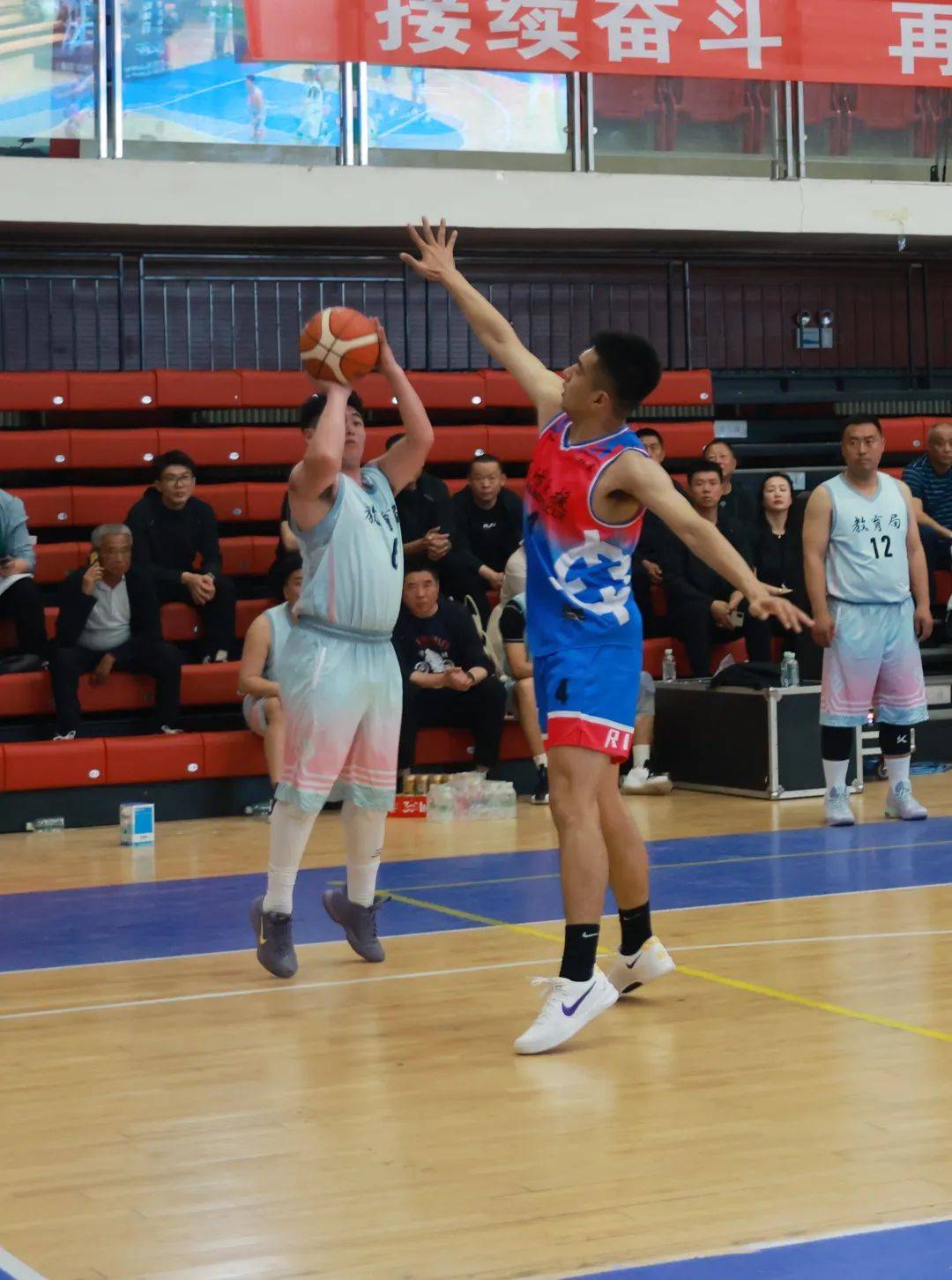 精彩绝伦！比赛场上的每个瞬间令人热血沸腾