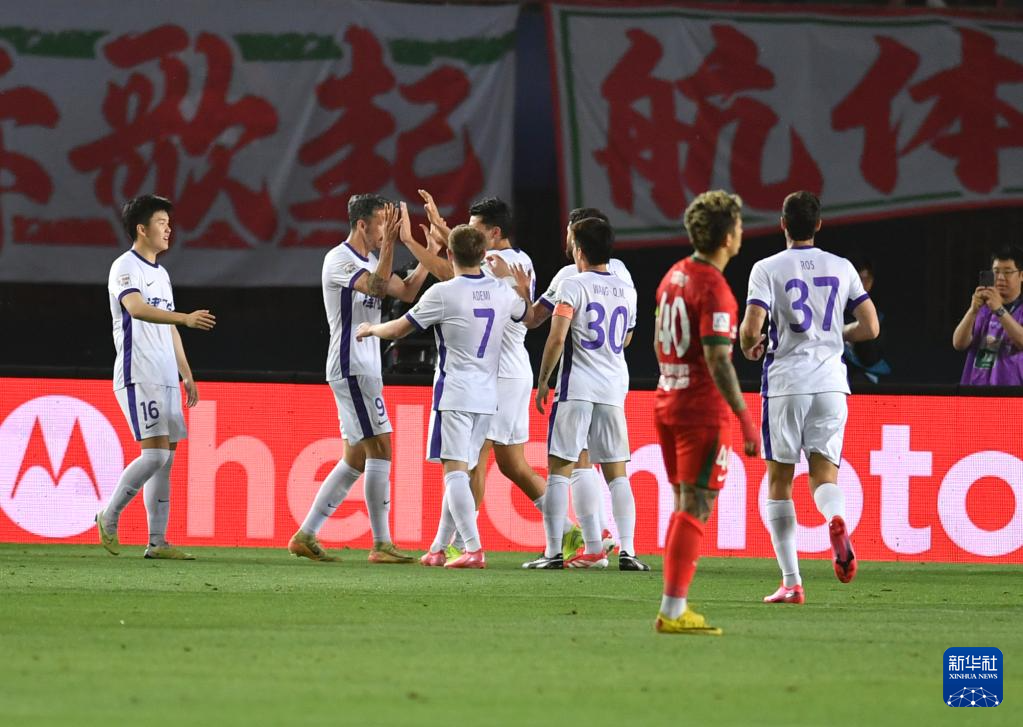 激动人心!河南足球俱乐部在场上奋力拼搏的简单介绍 激动人心!河南足球俱乐部在场上奋力拼搏的简单介绍