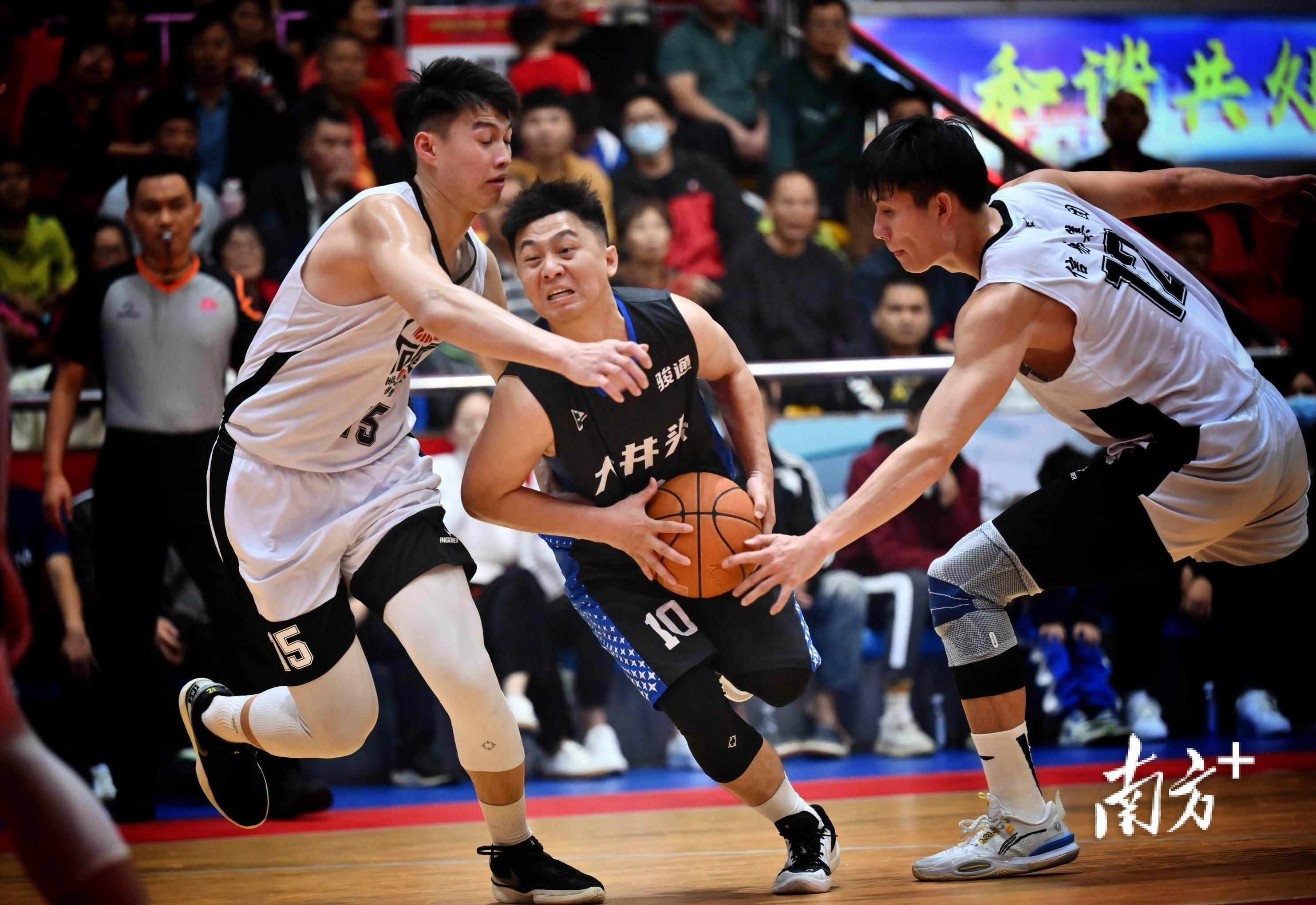 中国国内顶级篮球职业联赛精彩镜头的简单介绍 中国国内顶级篮球职业联赛精彩镜头的简单介绍