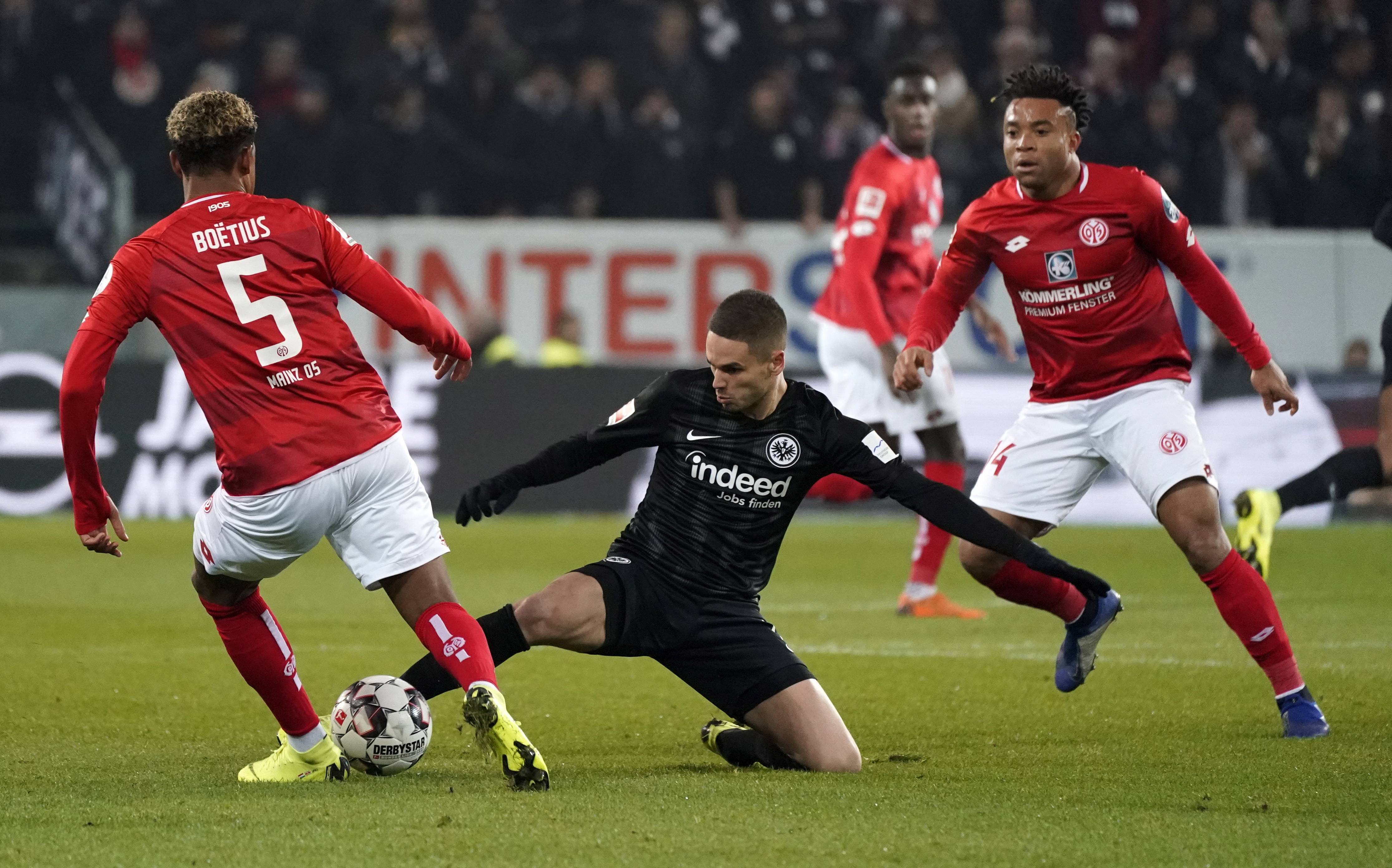 弗赖堡主场逆转霍芬海姆，取得三分