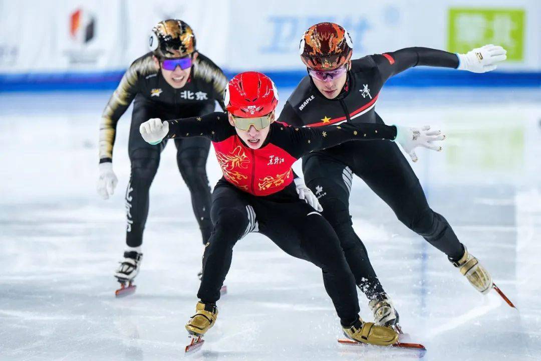 短道速滑选手成为全场焦点，轻松过关的简单介绍