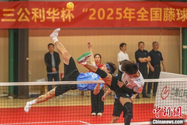 全球锦标赛激烈角逐,运动员勇奋争夺 全球锦标赛激烈角逐,运动员勇奋争夺