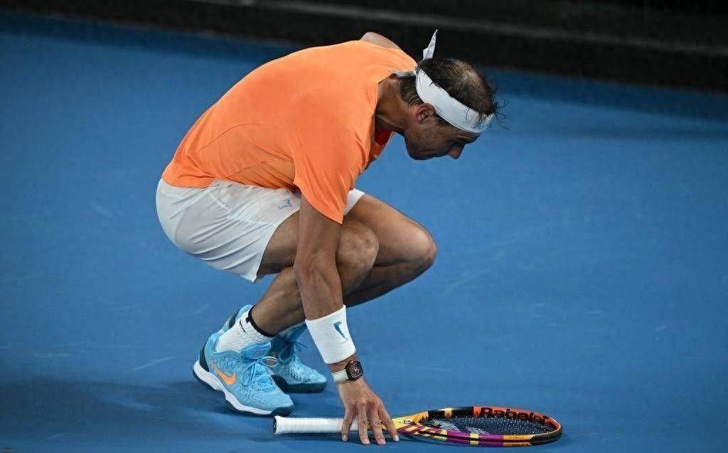 包含巴西队球员因伤退出，引发球迷担忧的词条