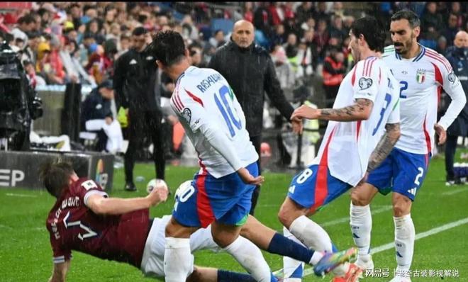 斯洛伐克队突破重围,欧预赛出线形势乐观 斯洛伐克队突破重围,欧预赛出线形势乐观