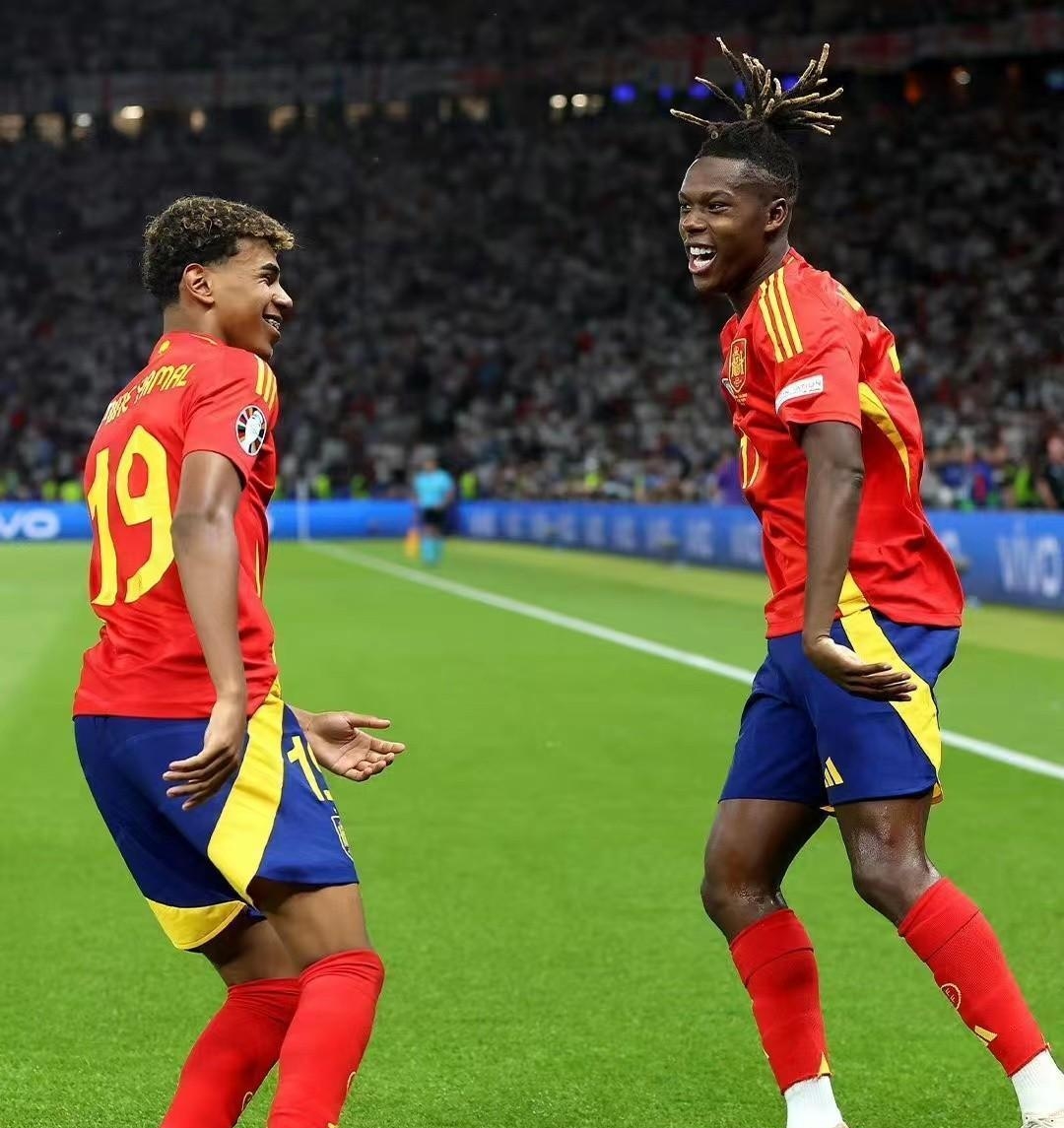 关于欧洲霸主：西班牙展现团队默契的信息