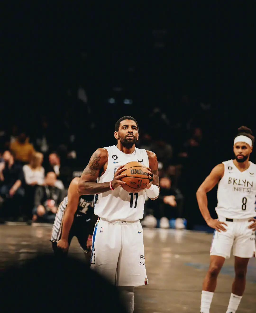 篮网大胜尼克斯，欧文狂砍30+成为全场焦点