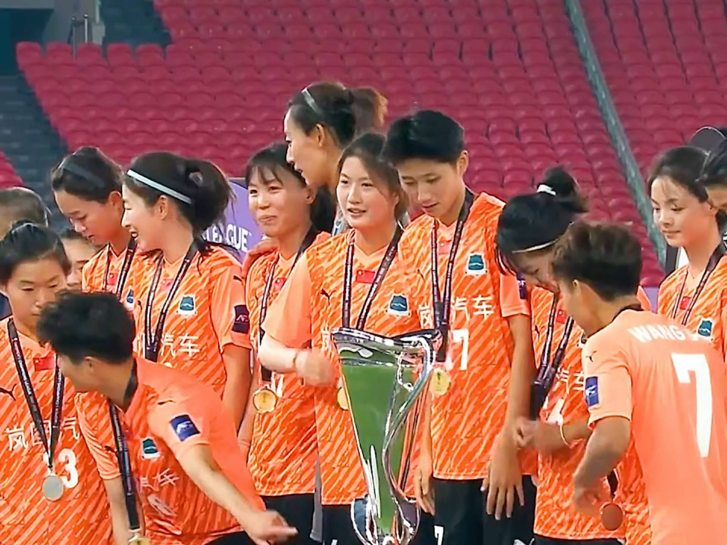 劲爆的足球对决:女子足球国家队的夺冠之路的简单介绍 劲爆的足球对决:女子足球国家队的夺冠之路的简单介绍