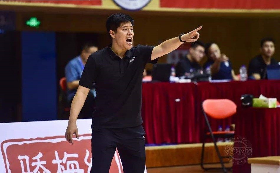 黑马球队逆转晋级，傲视同侪