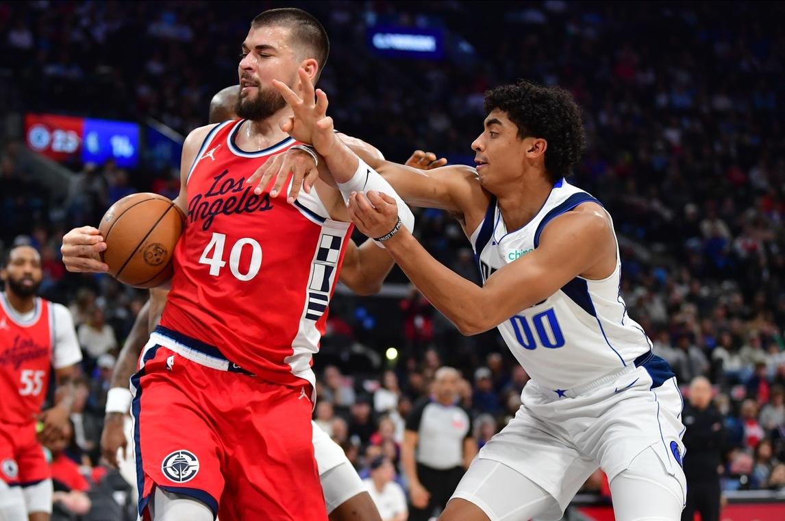 快船大胜马刺,哈雷尔表现抢眼获赞助攻 快船大胜马刺,哈雷尔表现抢眼获赞助攻