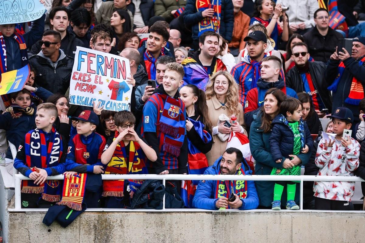 巴萨阵容齐整，主场斩获三分