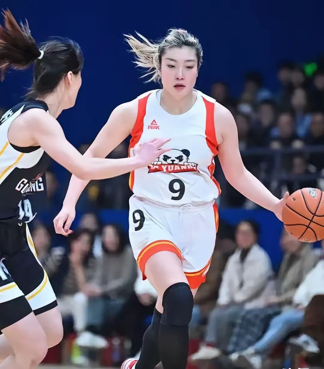 女子篮球锦标赛精彩开幕,实力对抗引人注目的简单介绍 女子篮球锦标赛精彩开幕,实力对抗引人注目的简单介绍