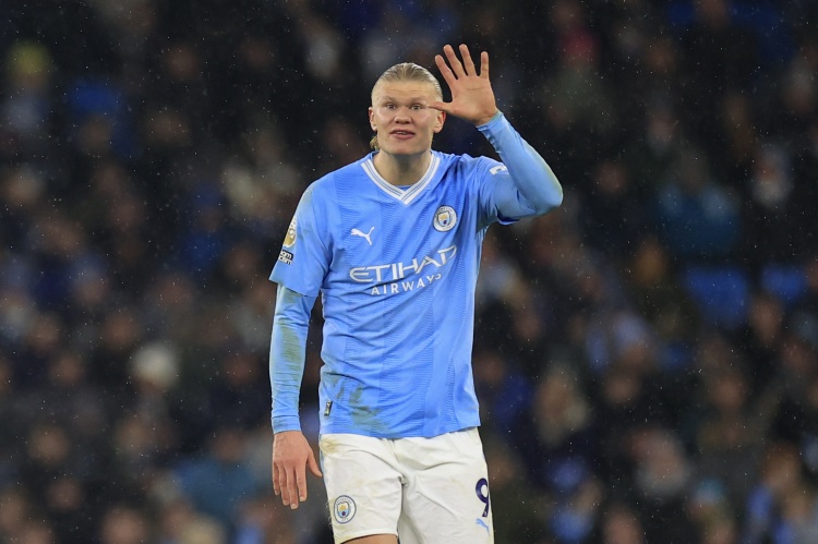 曼城再次大胜,继续紧追领头羊 曼城再次大胜,继续紧追领头羊