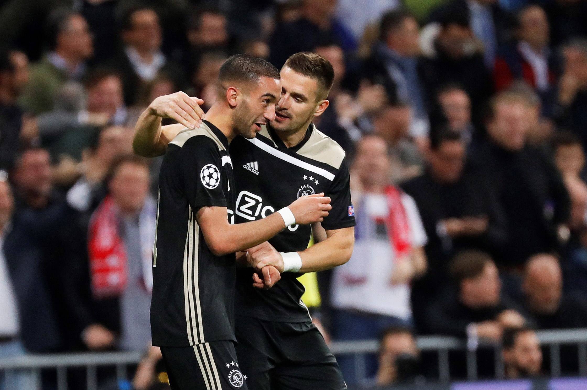 维罗纳客场逆转博洛尼亚，重返胜利之路