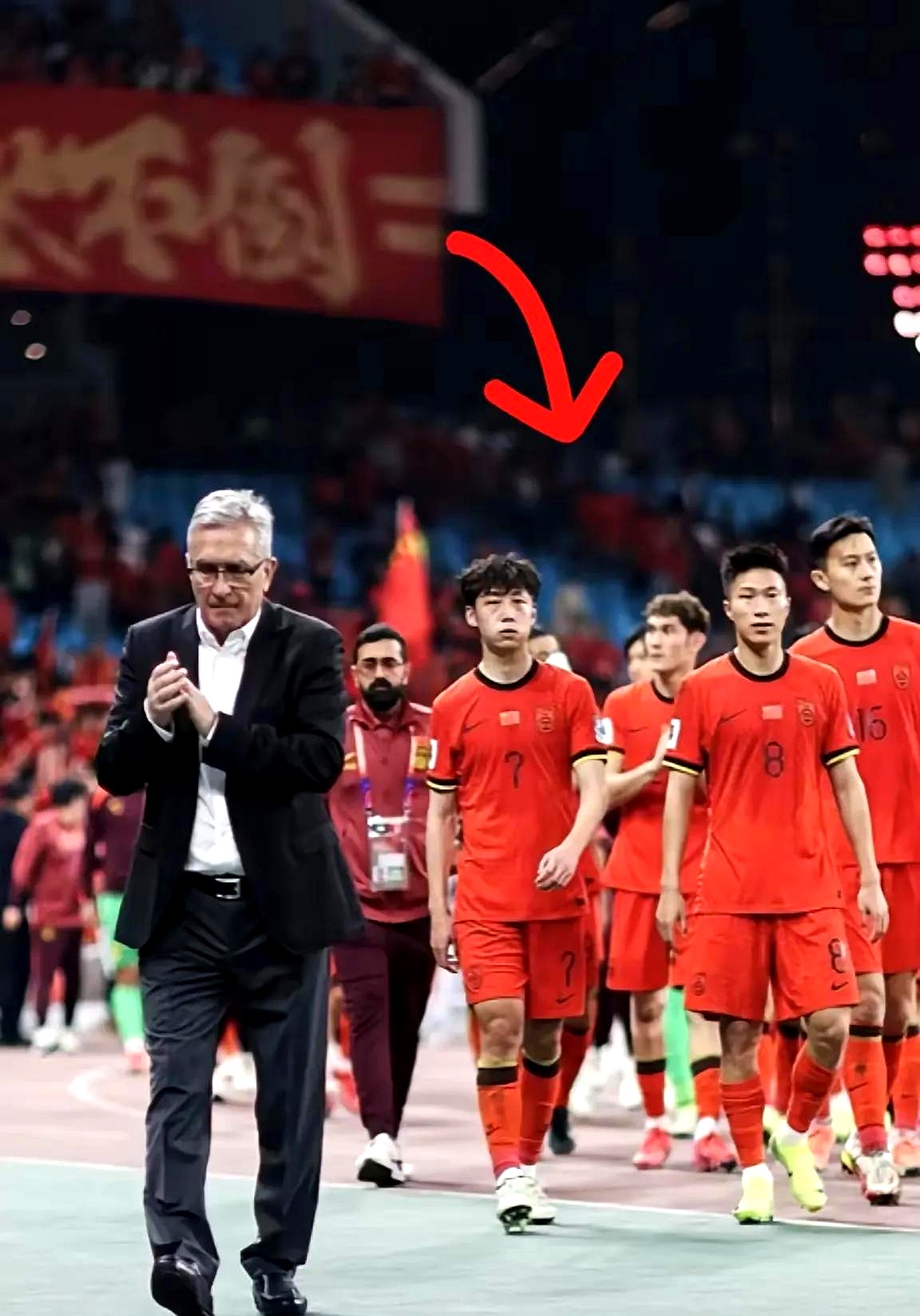 球员个人突破秀出神技,帮助球队胜出 球员个人突破秀出神技,帮助球队胜出