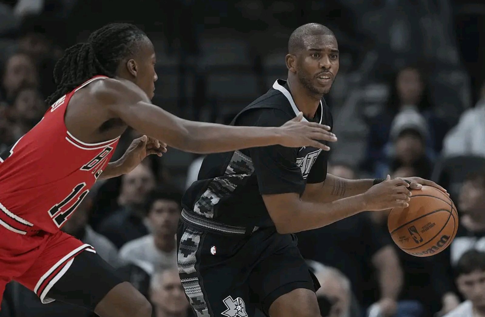 篮网大胜马刺实现四连胜